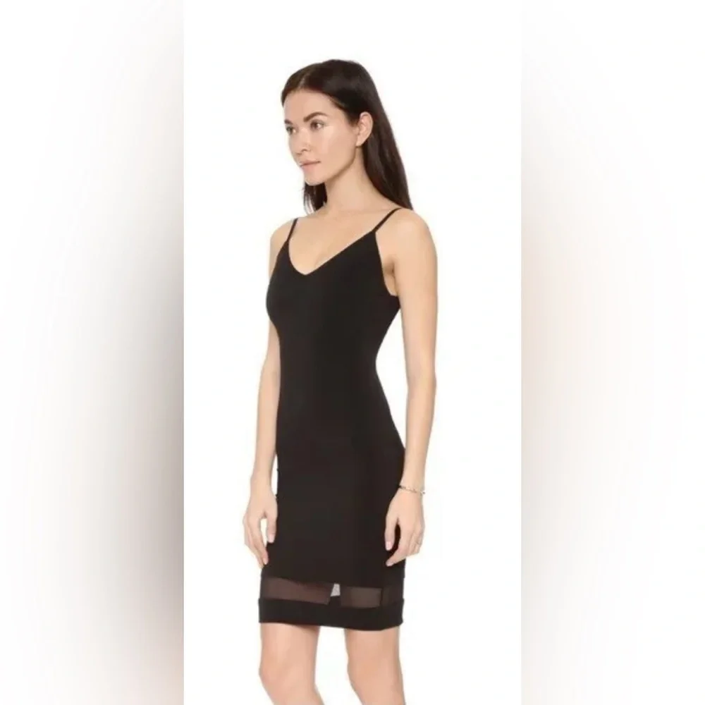 Alice + Olivia Air Sleeveless Cate Slip Dress in Black w Illusion Hemline. ZB14